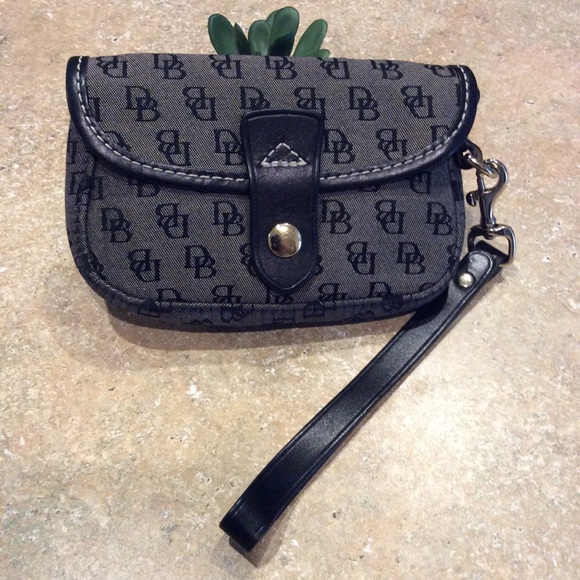 Dooney & Bourke Handbags - DOONEY & BOURKE SIGNATURE WRISTLET
